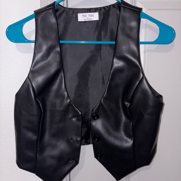 Women's Black Leather Vest - Picture 3 of 4